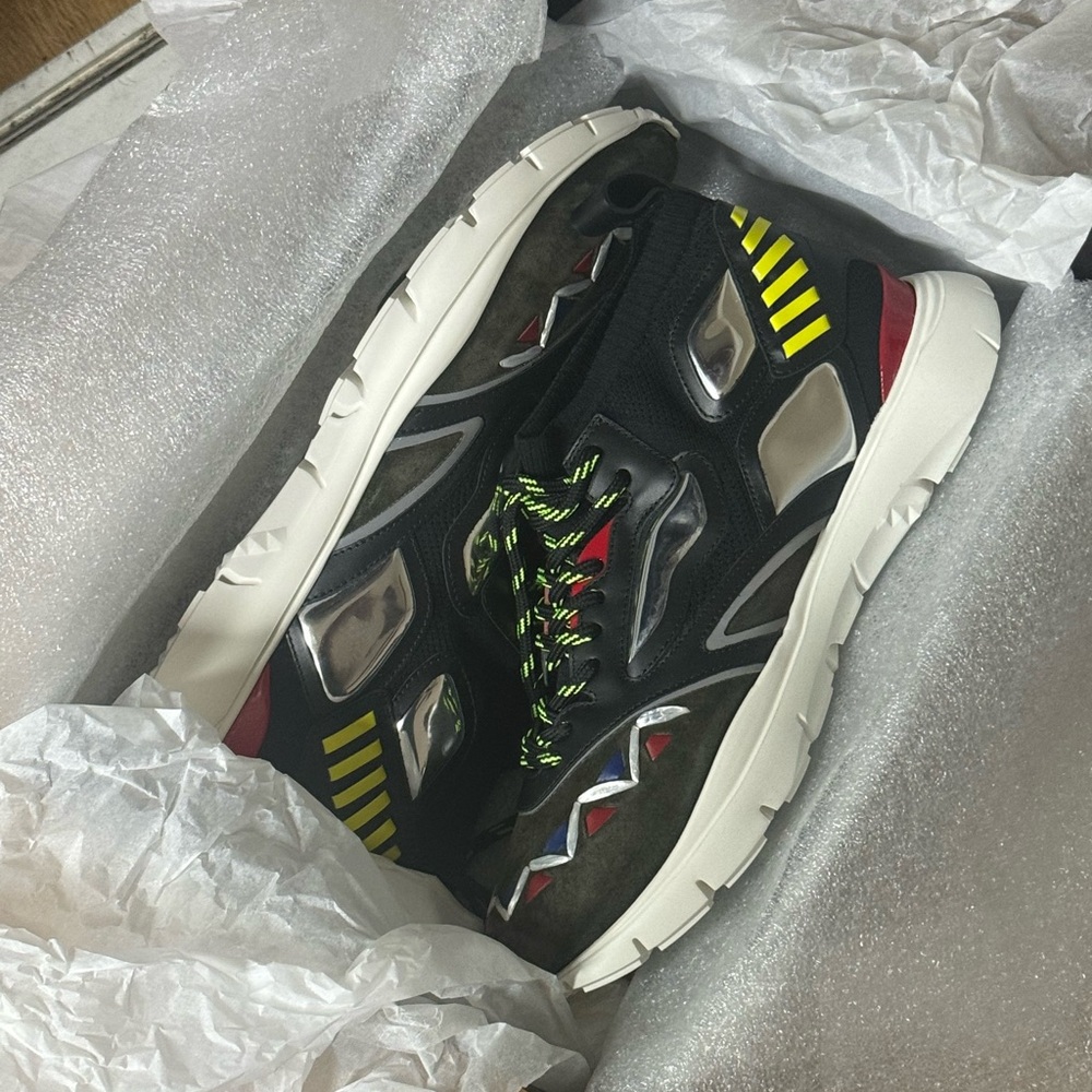 NEW Valentino Geo design leather over lay. Sz 46 13D